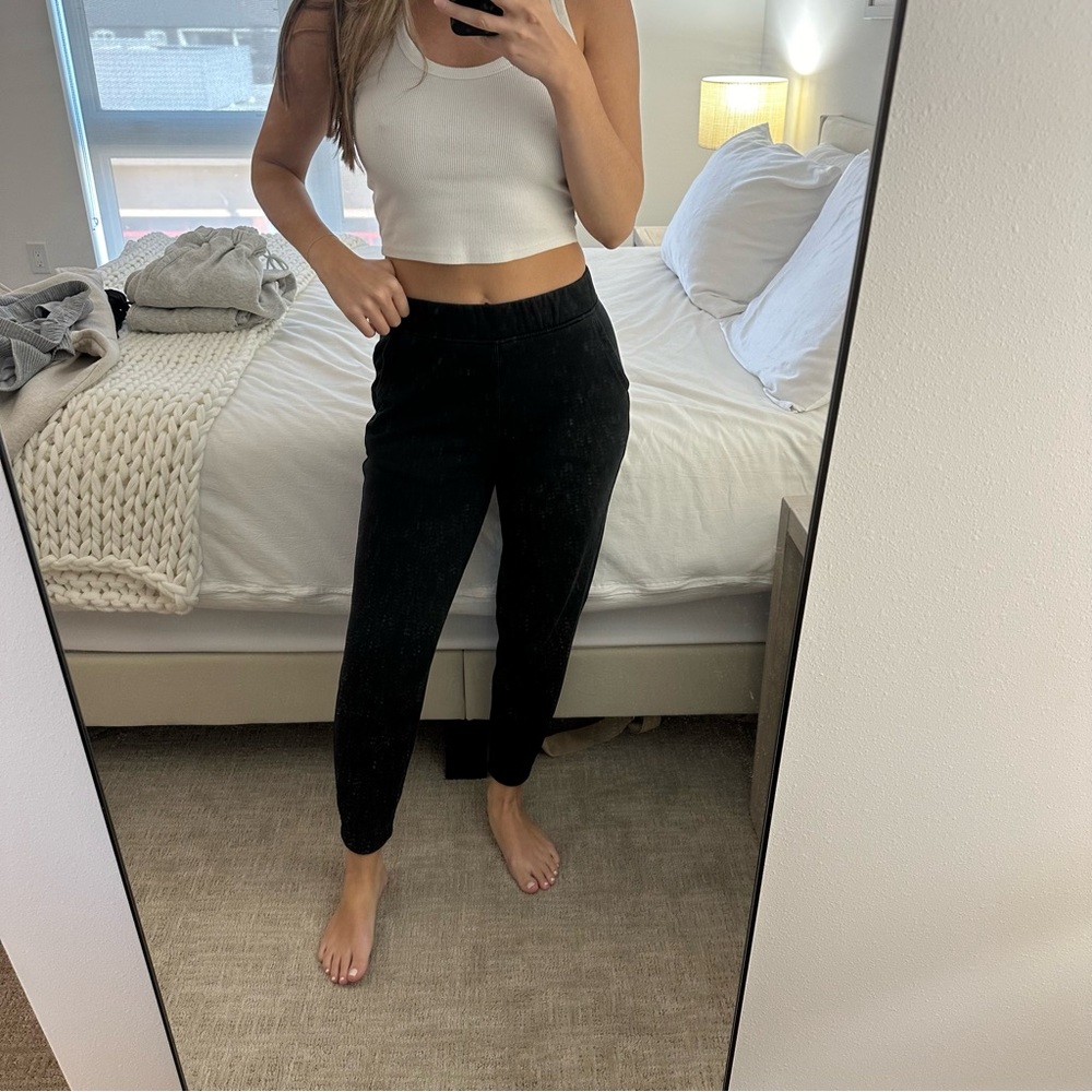 Lululemon Relaxed High-Rise Jogger